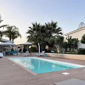 Aparthotel Xenìa - Intera Casa Con Piscina